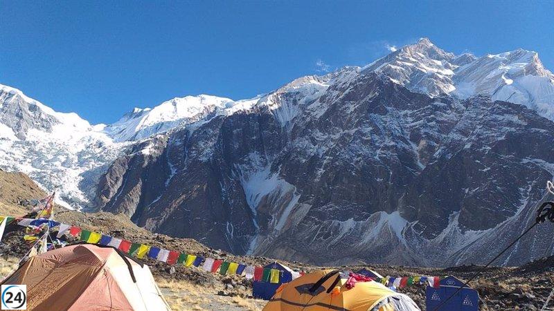 El equipo de Alex Txikon llega al campamento 2 del Annapurna a una altitud de 5.600 metros.
