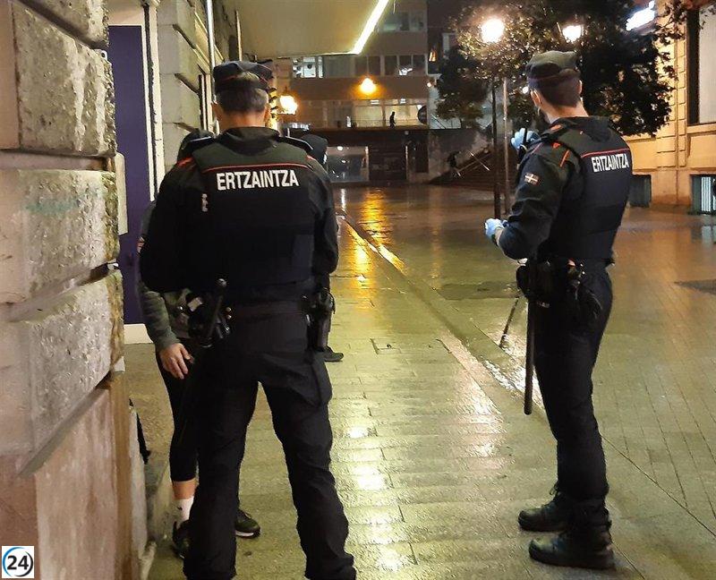 Dos individuos arrestados en Bilbao tras atacar a un peatón con el objetivo de robar su dispositivo móvil