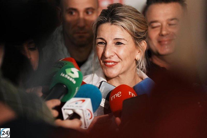Yolanda Díaz critica a Ayuso por imponer la maternidad a las mujeres de Madrid.