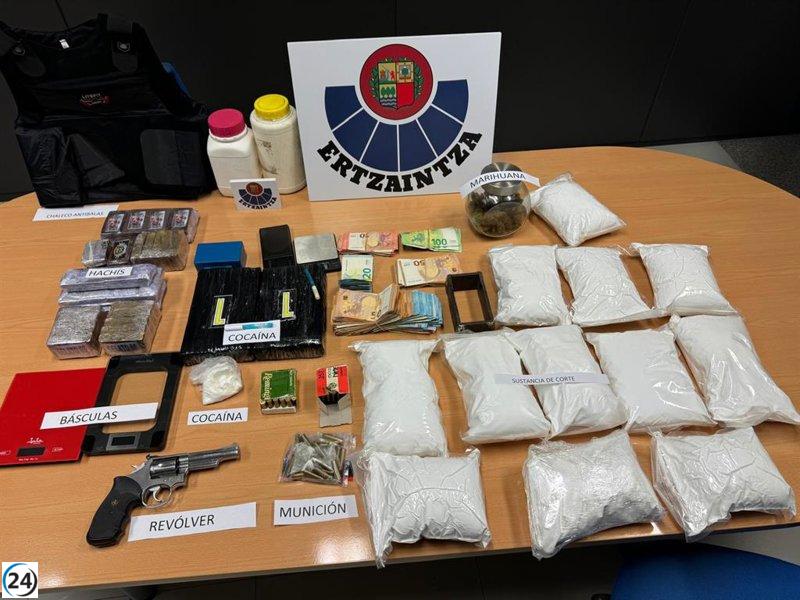Detenido en Basauri (Bizkaia) por posesión de drogas: 2 kilos de cocaína y 3 de hachís.