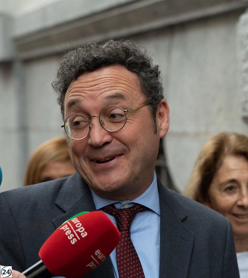 El fiscal general minimiza preocupación ante la investigación por revelación de secretos.