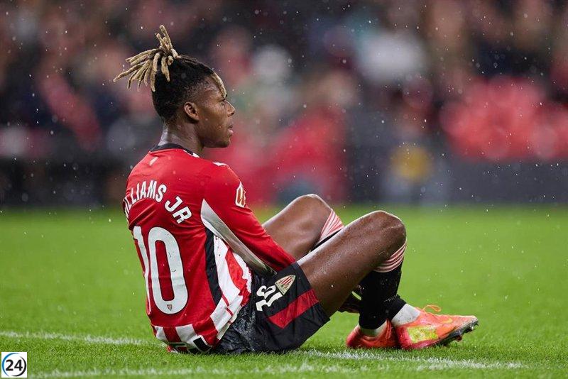 Nico Williams, en riesgo para la Supercopa tras una lesión en el tobillo izquierdo.