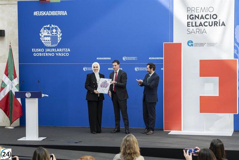 Pradales destaca el trabajo de UNRWA y defiende los derechos del pueblo palestino al recibir el Premio Ignacio Ellacuría.