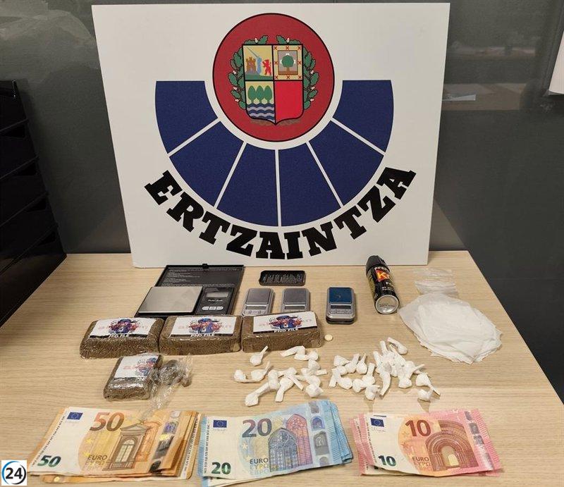 Arresto en Getxo por narcotráfico de cocaína y hachís.