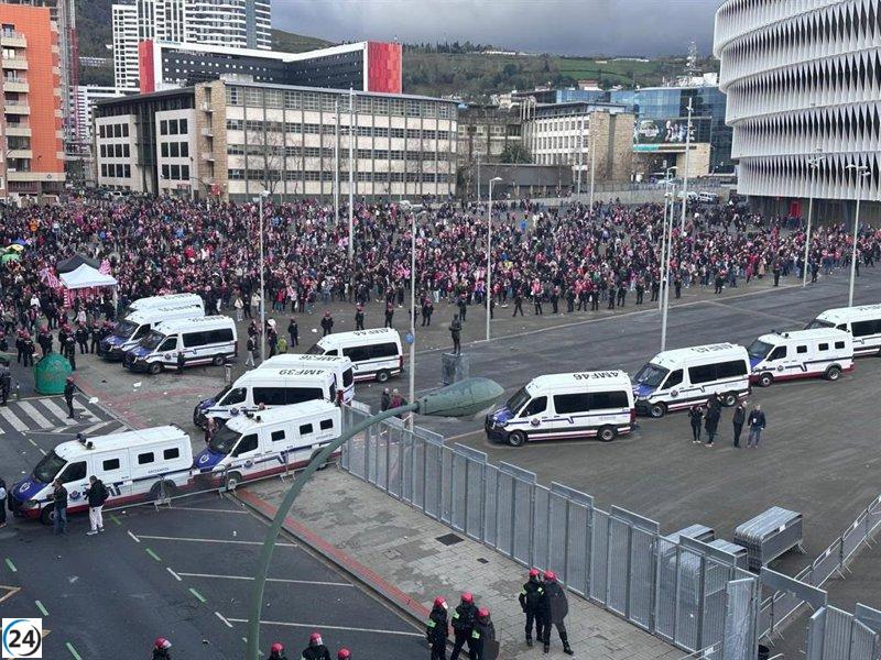 Catorce arrestos, un sujeto bajo investigación y dieciocho heridos tras los disturbios en San Mamés, Bilbao.