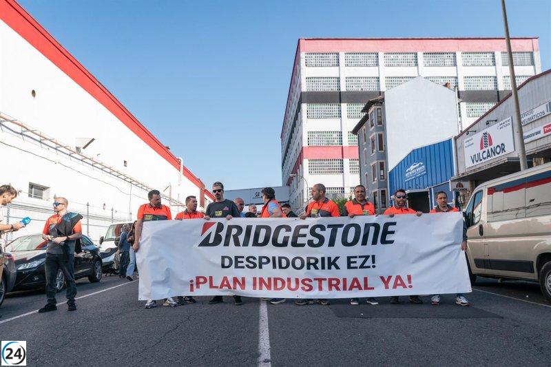 Bridgestone Basauri vive su segundo día de huelga con participación masiva.