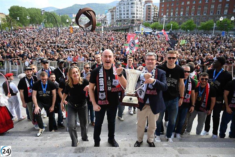 El Surne Bilbao Basket celebra su histórico primer título con una ola de entusiasmo tras ganar la FIBA Europe Cup.