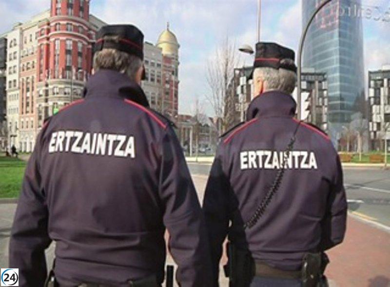 Agentes de la Ertzaintza arrestan a sospechoso de asalto violento a una mujer mayor en Getxo.