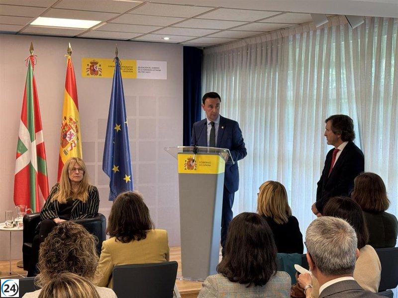 Torres aboga por un Reglamento de Extranjería que facilite el empleo para migrantes.