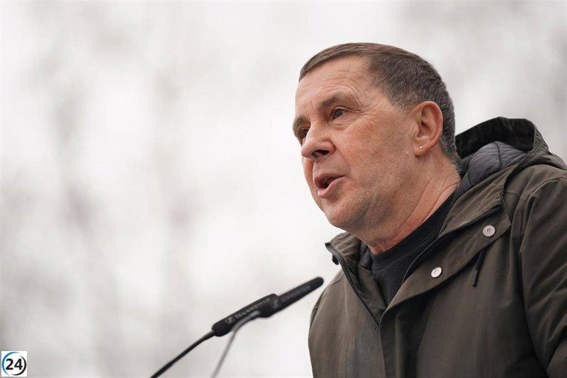 Otegi insta a implementar el Pacto Vasco de Migración y cuestiona al Gobierno sobre sus posiciones.