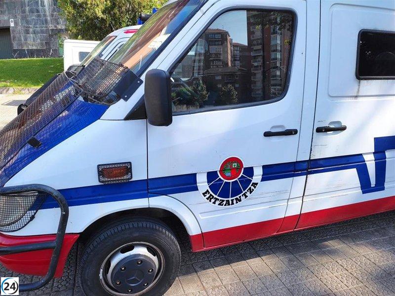 Detienen a dos personas en Tolosa por incendiarios de contenedores urbanos.