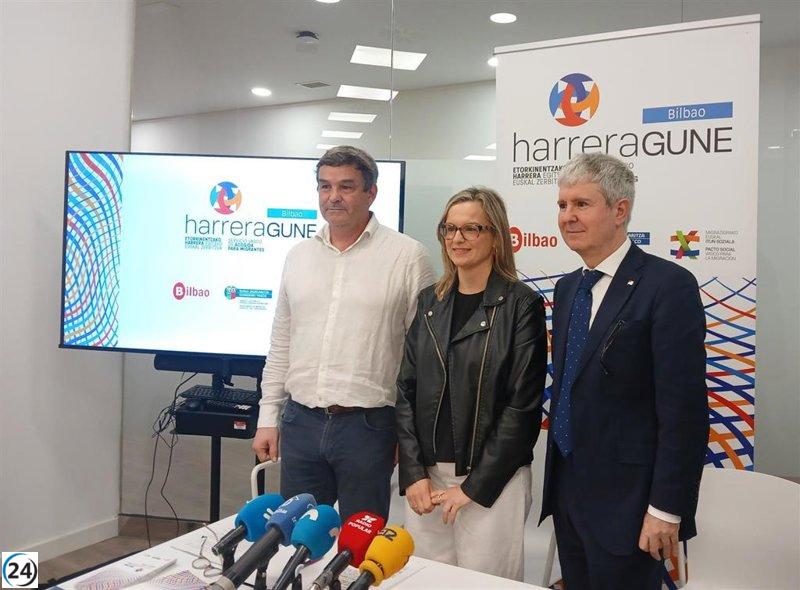 Casi 2,000 migrantes se han beneficiado del servicio de apoyo Harreragune en medio año.