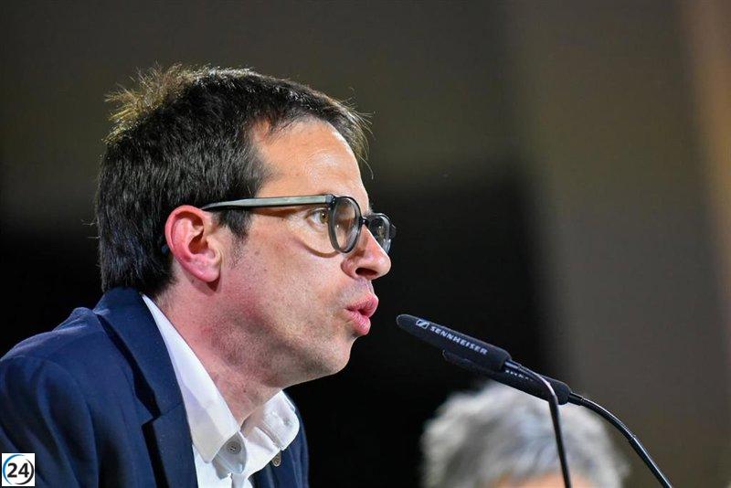 Otxandiano critica la falta de un compromiso sólido para salvaguardar la sanidad pública del afán de lucro.