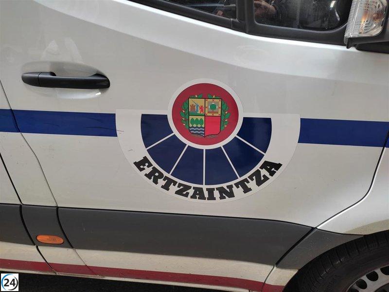 Accidente entre tres coches en Sondika deja dos heridos y provoca 3 km de atascos.