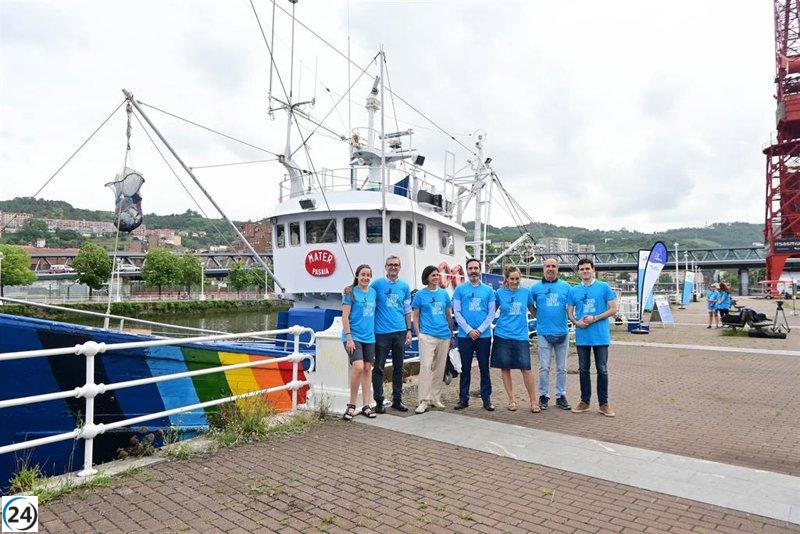 El barco museo Mater de Pasaia zarpa en la expedición 'Zero zabor uretan' por un océano libre de basura.