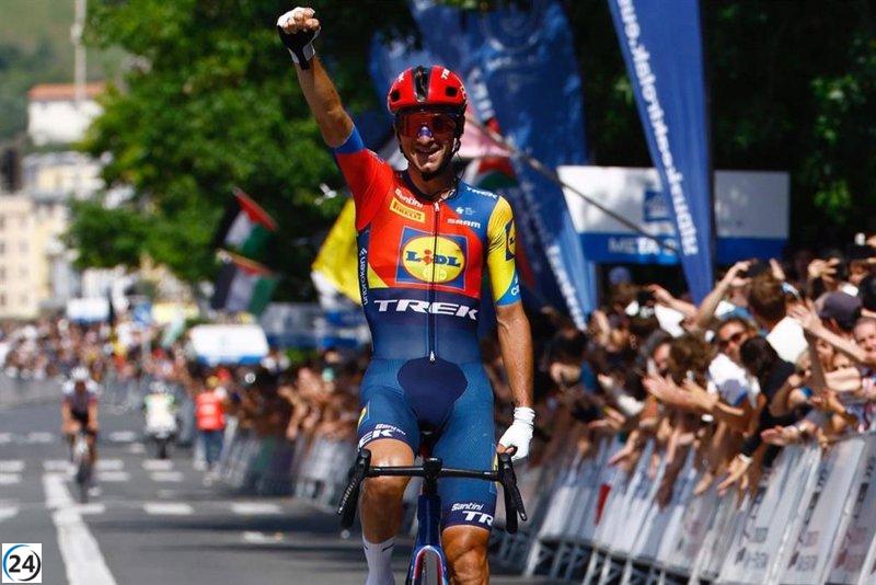 Giulio Ciccone se alza con la victoria en la 44ª edición de la Clásica San Sebastián, derrotando al UAE Team Emirates.