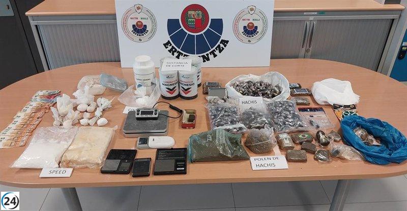 Desarticulan una red de narcotráfico en Bilbao con la captura de dos hombres.