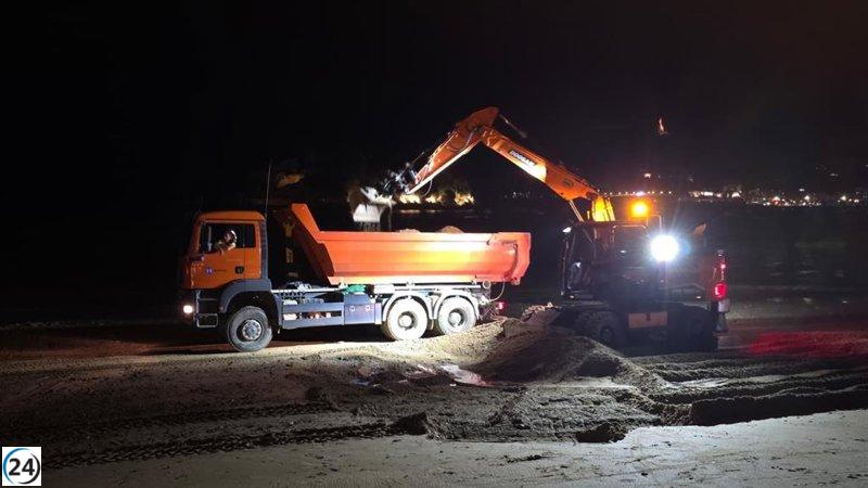 Retiran 220 toneladas de arena y piedras de la playa de Ondarreta en San Sebastián.