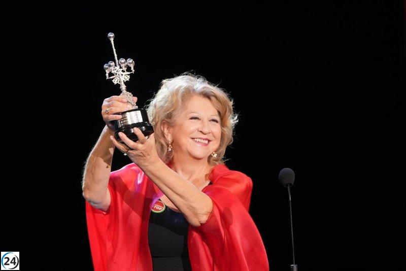 El Festival de San Sebastián inicia homenajeando a Marisa Paredes y con la defensa de Palestina de Almodóvar.