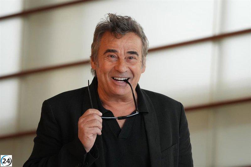 Eduard Fernández recibe el Premio Nacional con un pañuelo palestino y denuncia:
