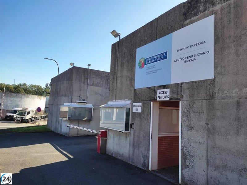 Detienen a uno de tres sospechosos por asesinato a cuchilladas de un joven en Bilbao.