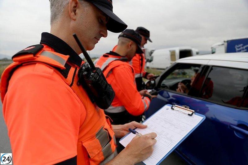 Campaña de la Ertzaintza y policías locales del 6 al 12 de octubre para concienciar sobre la importancia de la atención al conducir.