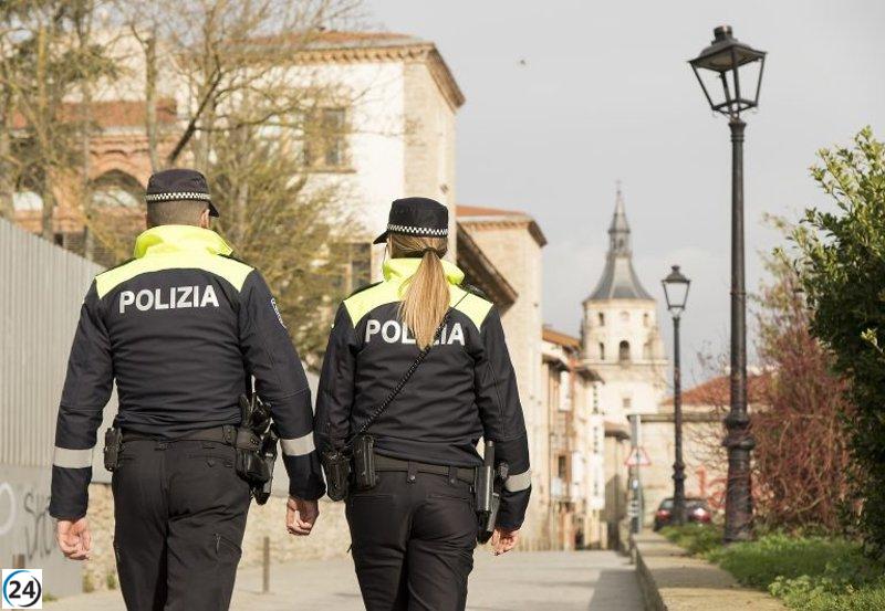 Dos hombres arrestados por amenazar a transeúntes con un cuchillo en el corazón de Vitoria-Gasteiz.