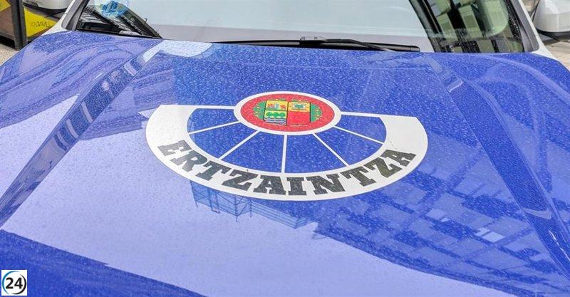 Detienen en Irun a un hombre por asaltar a un repartidor y amenazarlo con un destornillador.