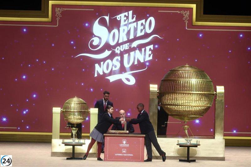 La administración de Artea en Leioa reparte parte del primer cuarto premio del Sorteo de Navidad, valorado en 78.477.