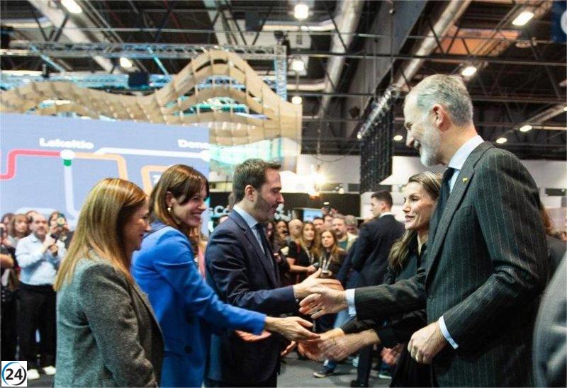 Las instituciones vascas presentan a la monarquía un libro sobre la masacre del 3 de marzo de 1976 en Vitoria-Gasteiz.