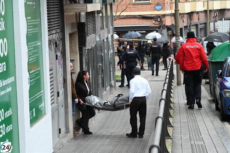 Mujer arrestada por el homicidio de su pareja en Bilbao permanece bajo custodia policial.