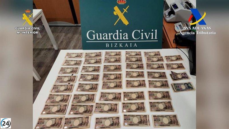 Intervienen 33.000 euros sin declarar a pasajera en el aeropuerto de Loiu.