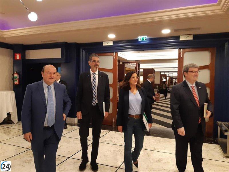 Ortuzar considera que un pacto entre Bildu y PSE perjudicaría al PNV y defiende la eficacia de los acuerdos