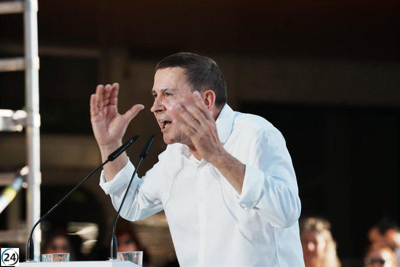 Otegi asegura que el debate demuestra la distancia entre los vascos y las políticas de Sánchez y Feijoo.