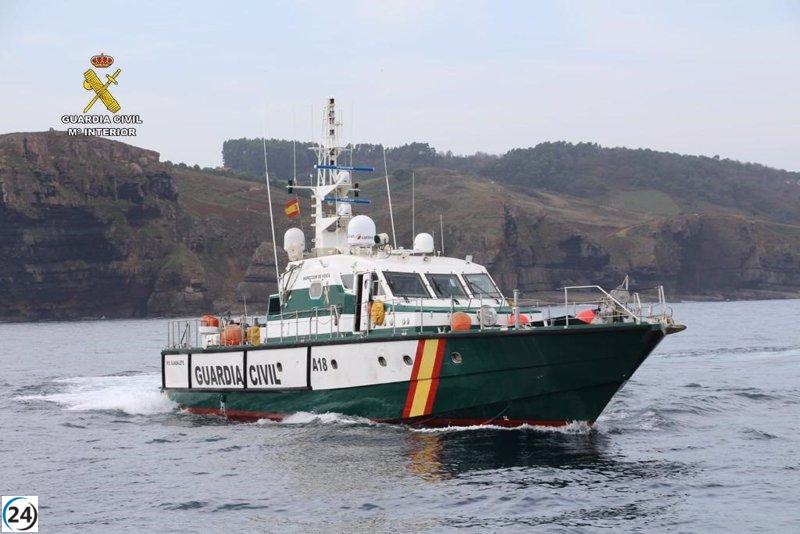Rescate del Servicio Marítimo de Bizkaia salva a cuatro vizcaínos en costa de Santoña en estado de agotamiento y hipotermia.