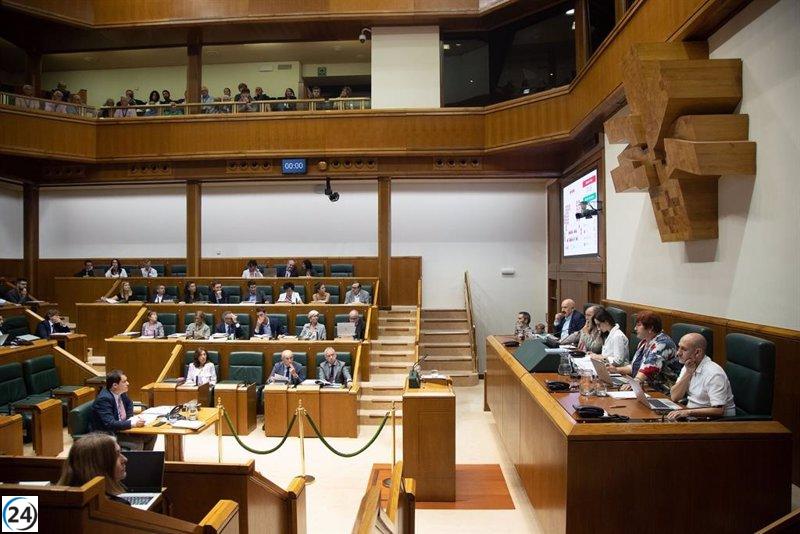 La Ley de memoria histórica y democrática de Euskadi es aprobada en el Parlamento Vasco, con la oposición de PP, Vox y Cs.