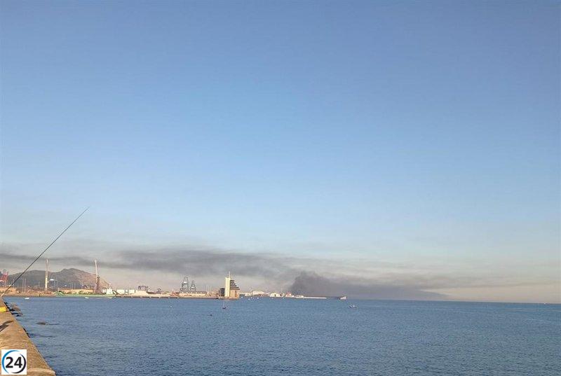 Incendio en empresa de residuos del Puerto de Bilbao: sin heridos ni amenaza a la población.
