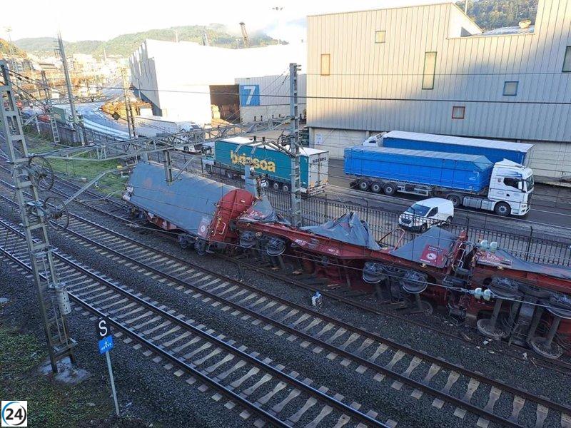 Incidente sin víctimas en Pasaia (Gipuzkoa): Vagones de tren con mercancía siderúrgica descarrilan