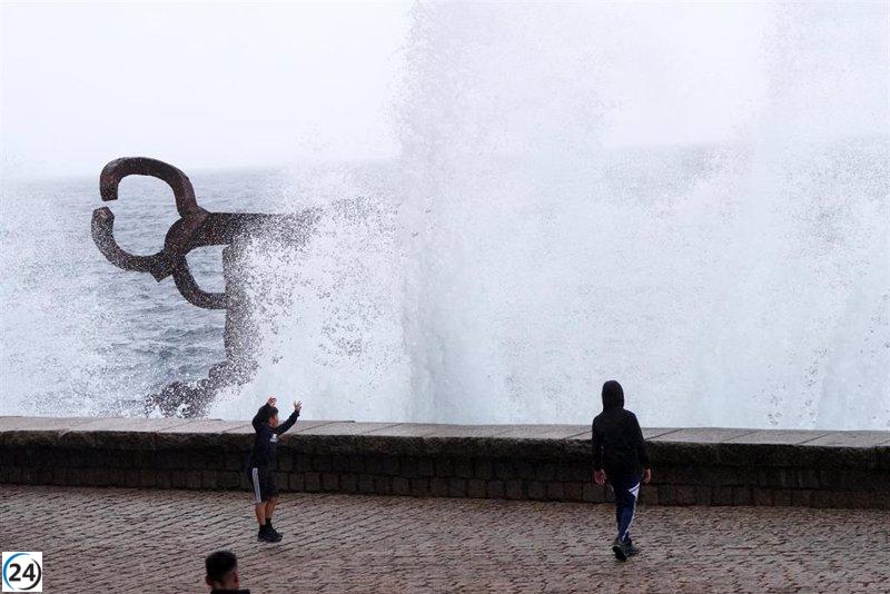 Impresionantes olas de hasta 6,2 metros azotan la boya de San Sebastián