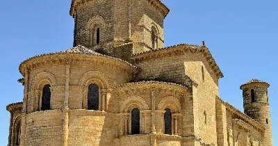 El arte sacro en el País Vasco: conoce las iglesias románicas y góticas