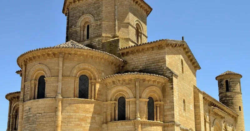 El arte sacro en el País Vasco: conoce las iglesias románicas y góticas