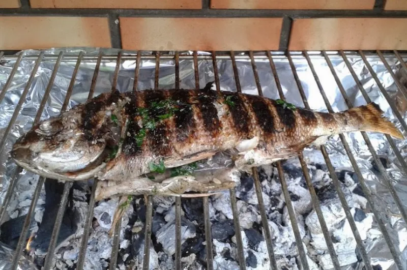 El besugo a la parrilla: un pescado de lujo en la región